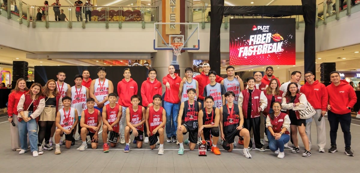 A constellation of stars from then and now: Rico Maierhofer, Cyrus Baguio, Jerwin Gaco, and Ryan Araña; and TNT Tropang Giga’s Poy Erram and Gryann Mendoza pose with 3x3 champions at the PLDT Home Fiber Fastbreak Manila leg exhibition tourney.